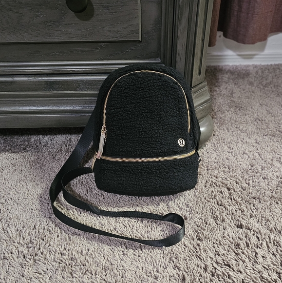 Lululemon Crossbody Bag - Picture 8 of 8